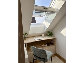 Lese/Spielecke/Arbeitsplatz mit Tageslicht