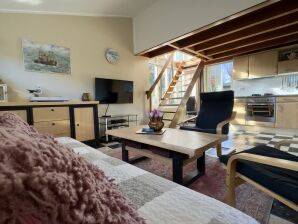 Holiday house Nett eingerichtetes Sommerhaus, neben Hauptbewohner mit Veranda, Eriksstraat 8,