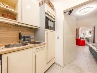 Die kleine Küche im Eingangsbereich.