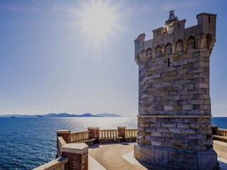 18 piazza bovio Piombino in front of elba island