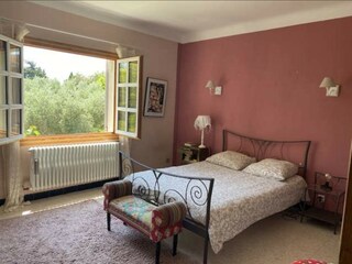 Villa Maillane Features 13