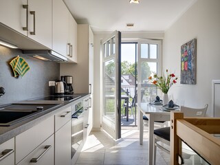 Küchenzeile, Essbereich, Balkon