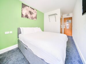 Apartment GO2 Gloucester Hotel by OYO | Standard Double - Cheltenham - image1