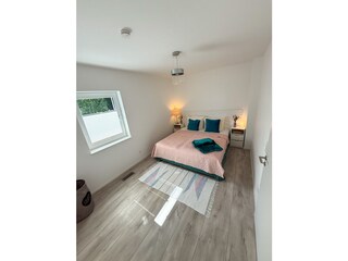 Erstes Schlafzimmer