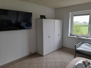 Wohnschlafzimmer mit  55 Zoll TV