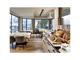 Speisesaal mit Frühstücksbuffet