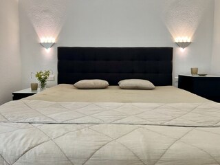 Schlafzimmer Bett 180 cm breit