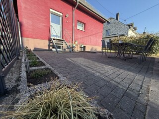 FeWo Wiesenhaus_Blumenbeet_Gusenburg