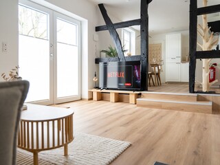 Wohnzimmer mit Zugang zur Terrasse