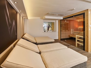 Ruheraum mit Sauna rot