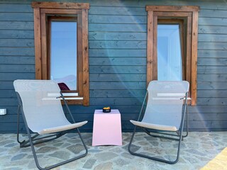 Liegen vor dem Poolhaus