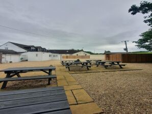Apartment Belvilla Russel Court Hotel | Standard Triple - Blandford - image1