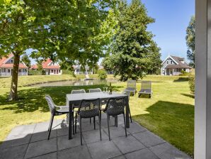 Villa in Aquadelta mit Sauna & Whirlpool