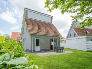 Villa in Zeeland near the Beach