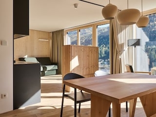 599_GJK_251105_1123_LL_Jaist