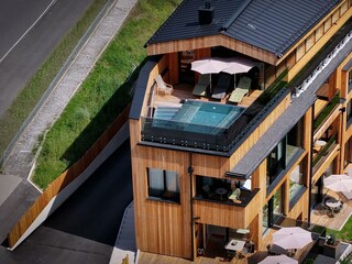 Spa-Video-Liggend.00_02_30_74.Still007