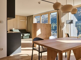 599_GJK_251105_1123_LL_Jaist