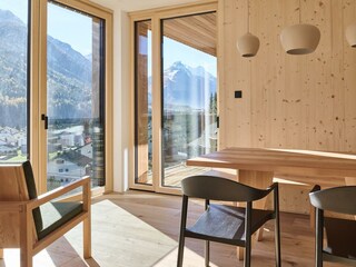 599_GJK_251105_1109_LL_Jaist