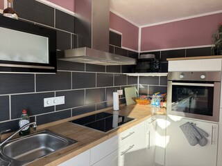 FeWo Wiesenhaus_Küchenzeile_Gusenburg