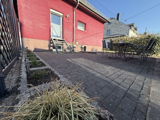 FeWo Wiesenhaus_Blumenbeet_Gusenburg