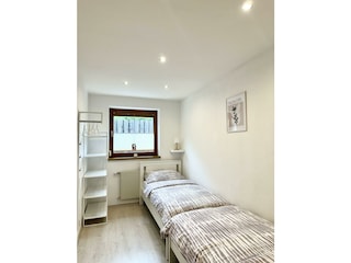 Schlafzimmer 4