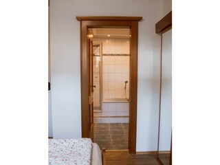 Schlafzimmer mit Bad