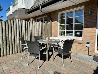 Terrasse/Garten (eingezäunt)