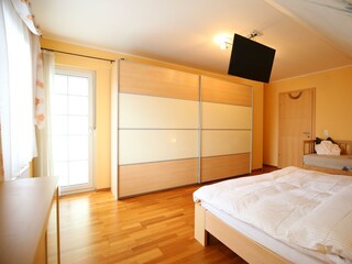 Villa Hasi - Schlafzimmer mit Schrank