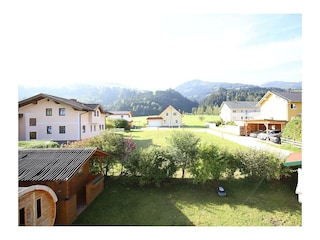 Villa-Hasi-Garten-mit-Aussicht