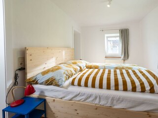 EG-1 - 04 - _YWX9823