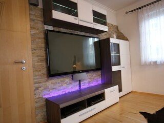Villa Hasi - Flat-TV im Wohnzimmer