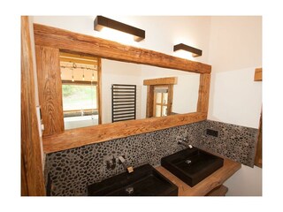 Mountain Hideaway Lodge - Bad mit schwarzem Wascht