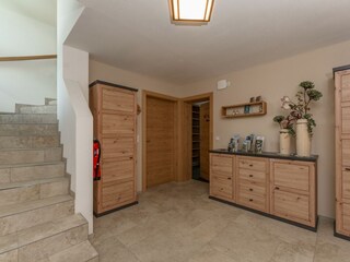 Eingang mit Stiegenhaus