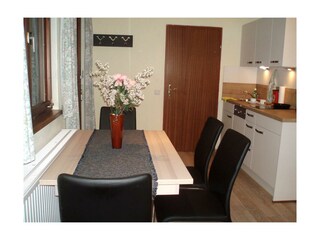 Ferienapartment AICH - Küche und Essbereich