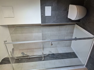 Dusche mit Regenbrause