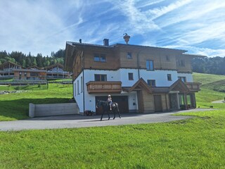 Apartment Haus Ansicht von Vorne