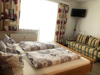 Blumen Studios_Hauser Kaibling_Doppelbett und Couc