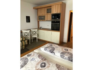 Blumen Studios_Hauser Kaibling_Kochnische mit Sitz