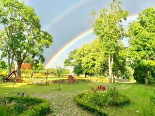 Garten mit Spielplatz