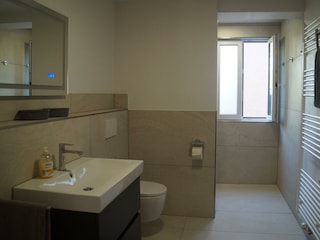 Bad mit begehbarer Dusche