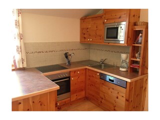 Voll ausgestattete Küche