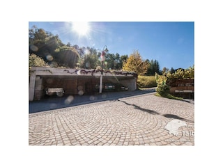 Das Carport im herbstlichen Ambiente