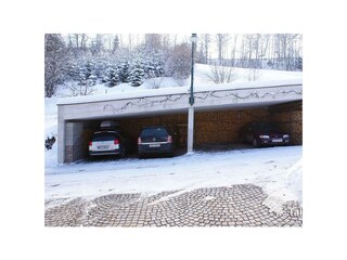 Das Carport vor dem Haus
