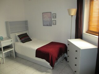 Bedroom with single bed