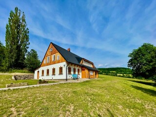 Villa Poniklá Buitenaudio-opname 1