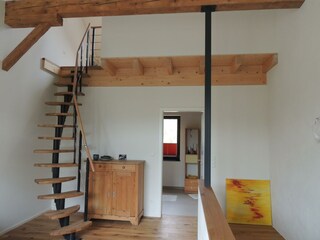 Treppe im Wohnbereich zum Obergeschoß