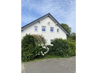2 Parkplätze vor dem Haus