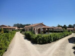 Ferienpark Luxusvilla in Frankreich mit Pool - Les Forges - image1