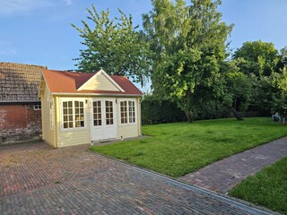 Gartenhäuschen und Garten in der Abendsonne!