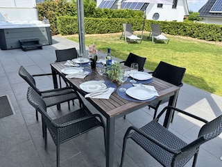 Gemütliche überdachte Terrasse